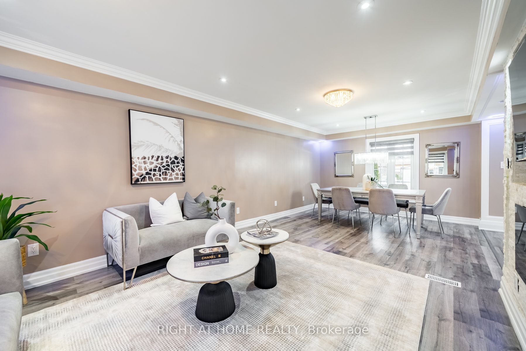124 Guelph St