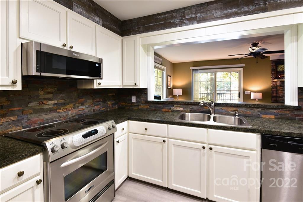 Property wrapper Lake Tillery Waterfront Properties Lynn Norman, The Lake Lady Lake