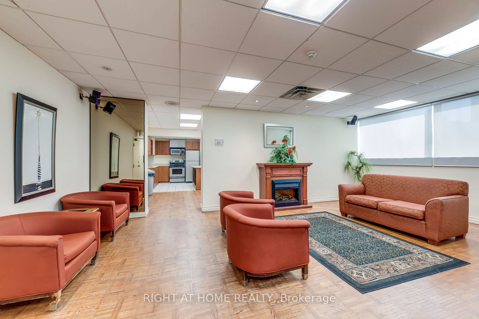 3700 Kaneff Cres 1412