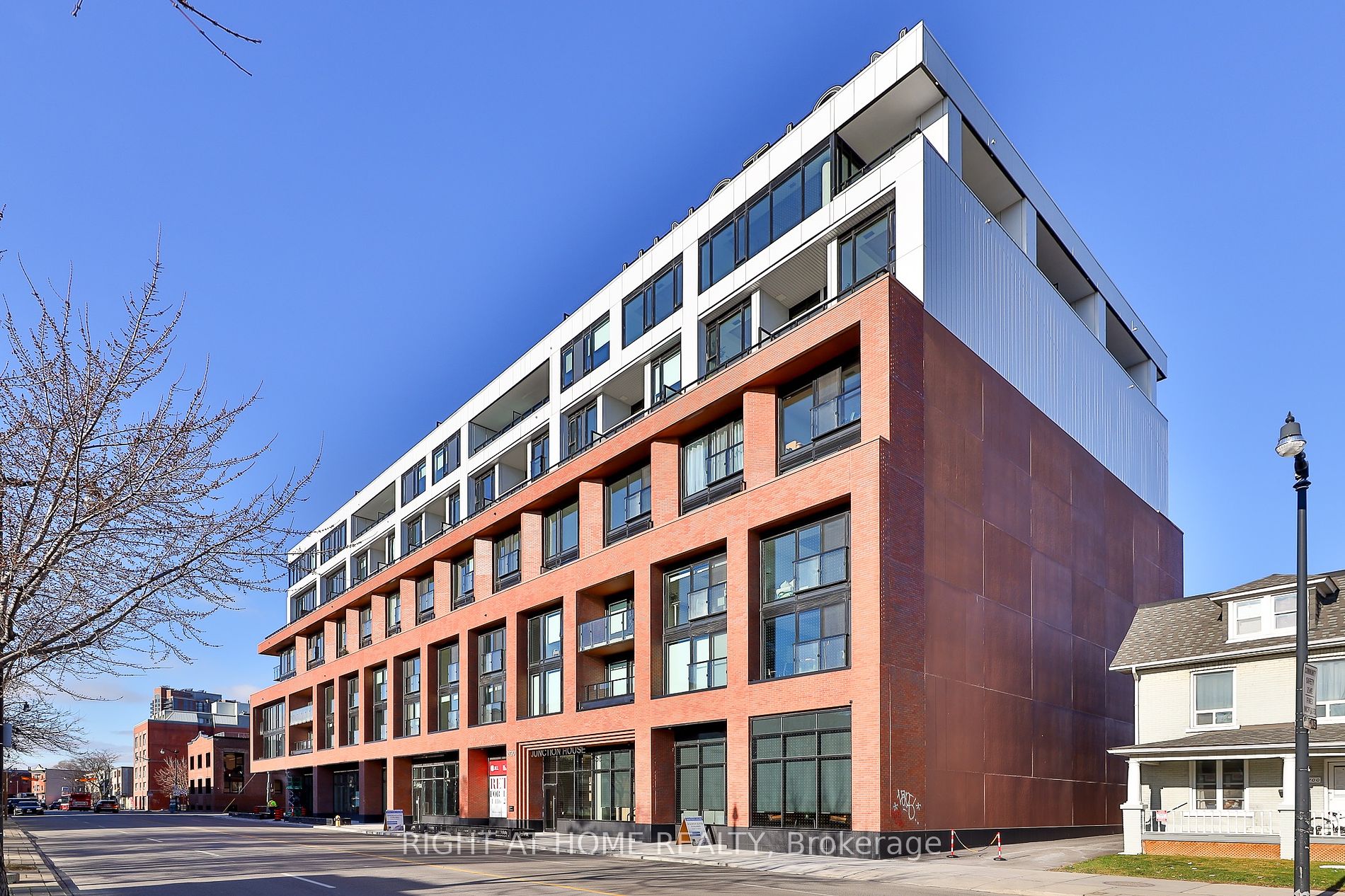 2720 W Dundas St 409