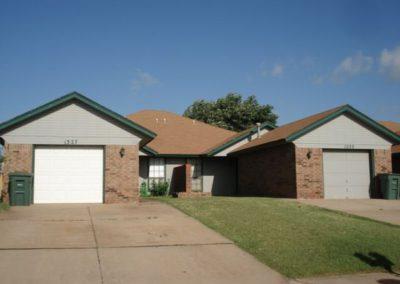 Now available! Comfy 2 bed, 2 bath, duplex for rent in Edmond, OK! Located near food and shopping and is within walking distance of Santa Fe High school! It a features central heat and air, dishwasher, garage, fenced backyard and washer/dryer hookups! Call or text us today to set up a time to see your new home!