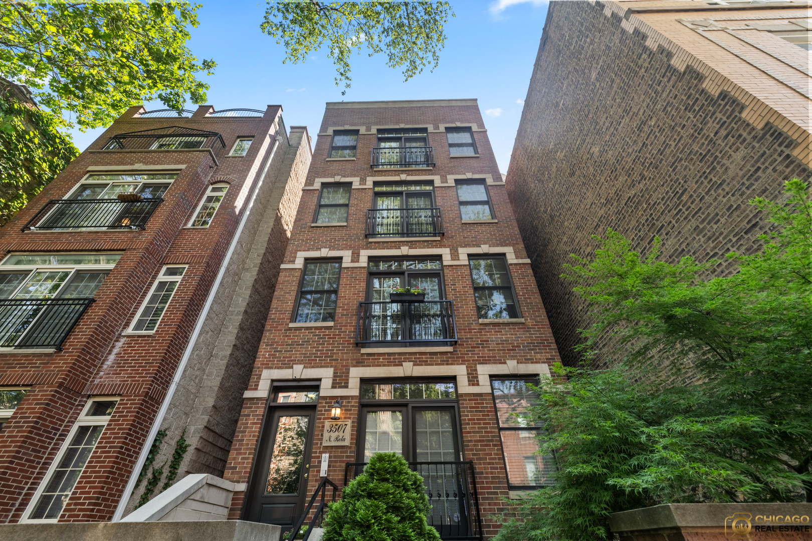 The heart of Lake View and Wrigleyville! Sunny, SW exposure TOP FLOOR ALL BRICK building. Cherry kitchen w/GE SS appliances & double oven. Brick Fireplace, stunning skyline views from private rooftop deck. Superb location just steps from the park, Belmont Harbor, CTA, Boys Town, Wrigley. Nestled on tree lined, charming & quiet one-way Reta Ave.  Master suite w/whirlpool tub, separate shower w/body sprays & double sink vanity. Attached garage