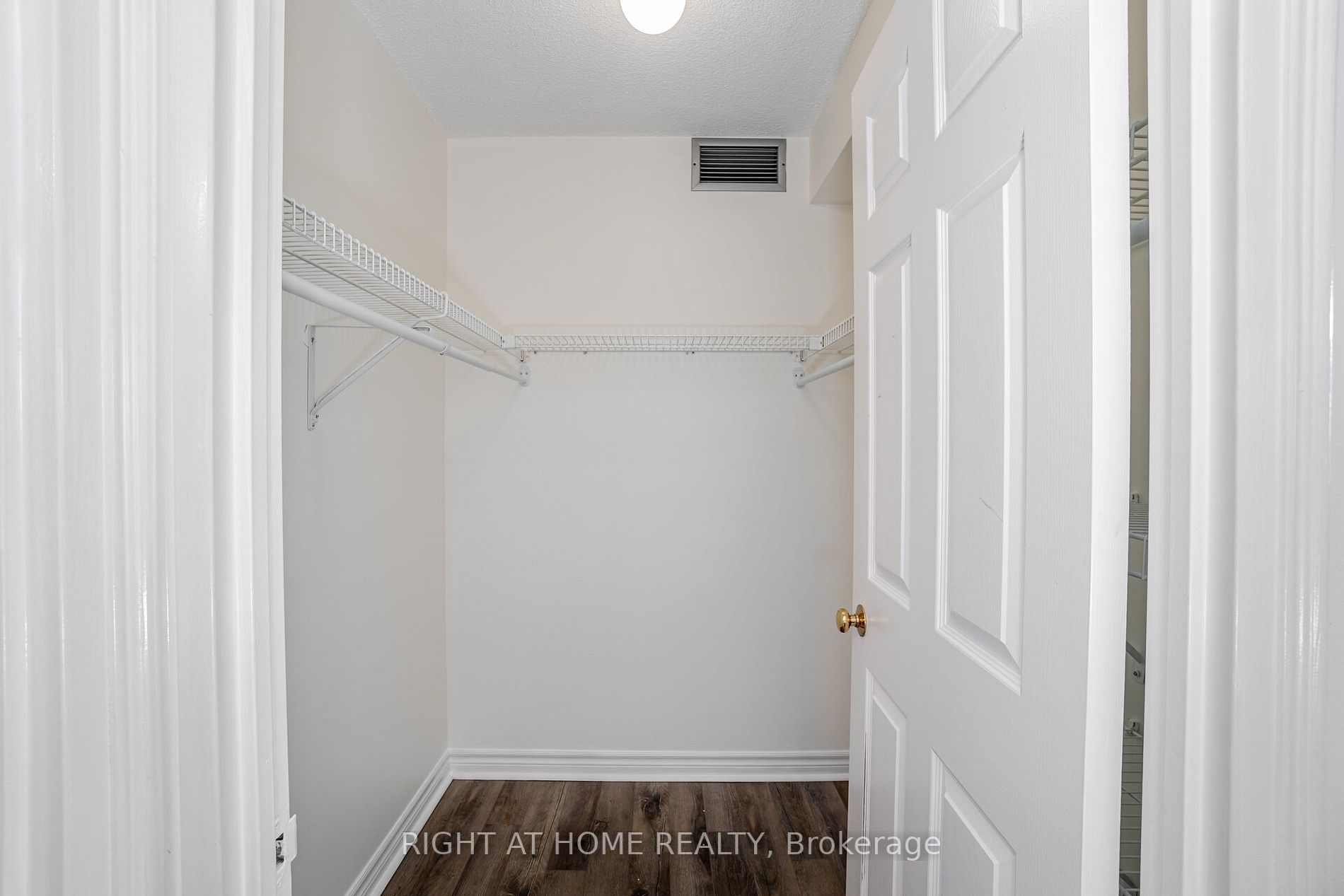 1230 Marlborough Crt 208
