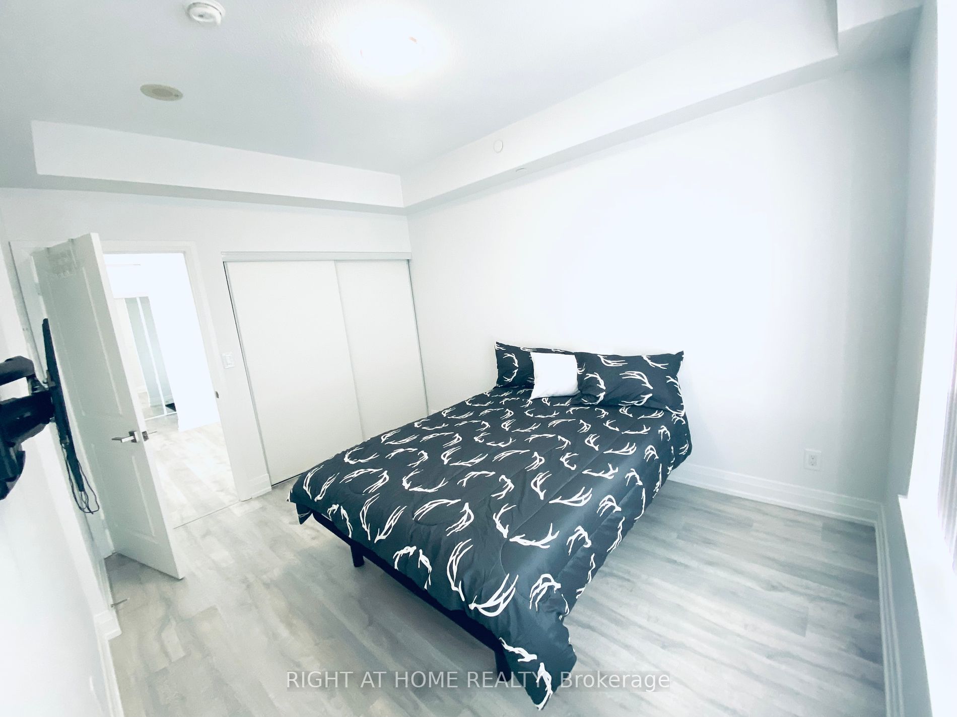 3600 W Highway 7 221