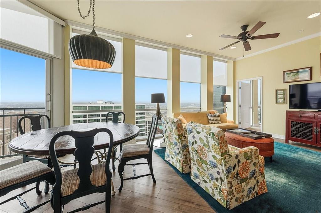 500 Throckmorton Street 2305