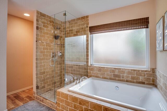 807 Rolling View Court