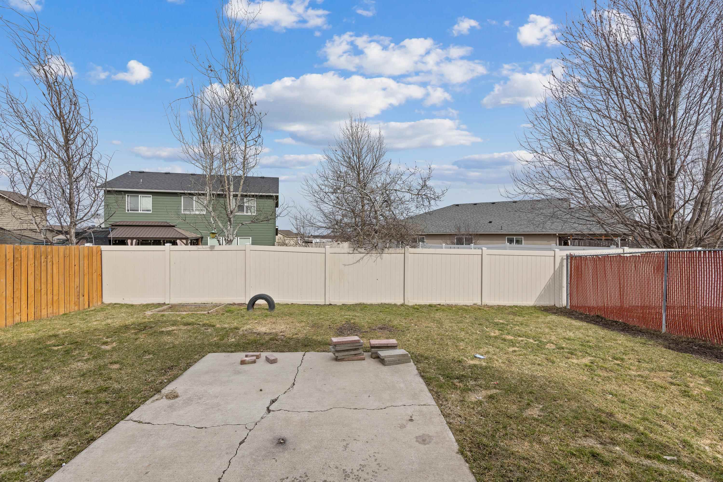 10026 W Barberry Ave