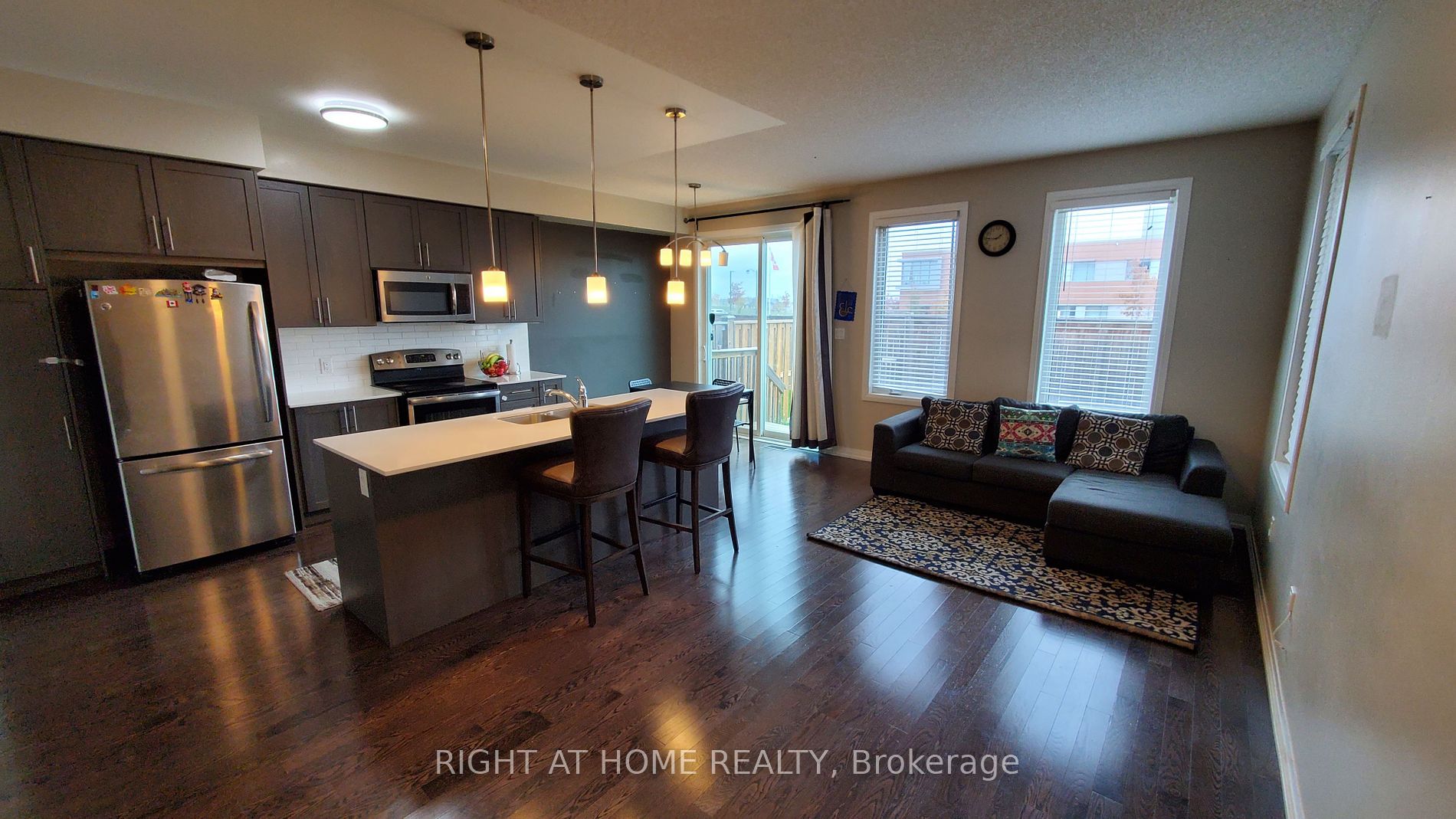 743 Banks Cres