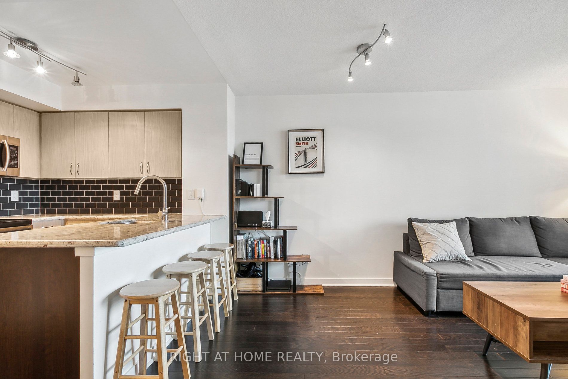 50 Lynn Williams St 1506