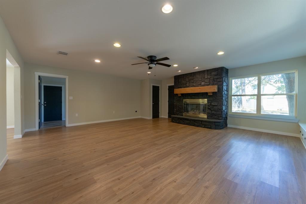 2000 Kerry Drive