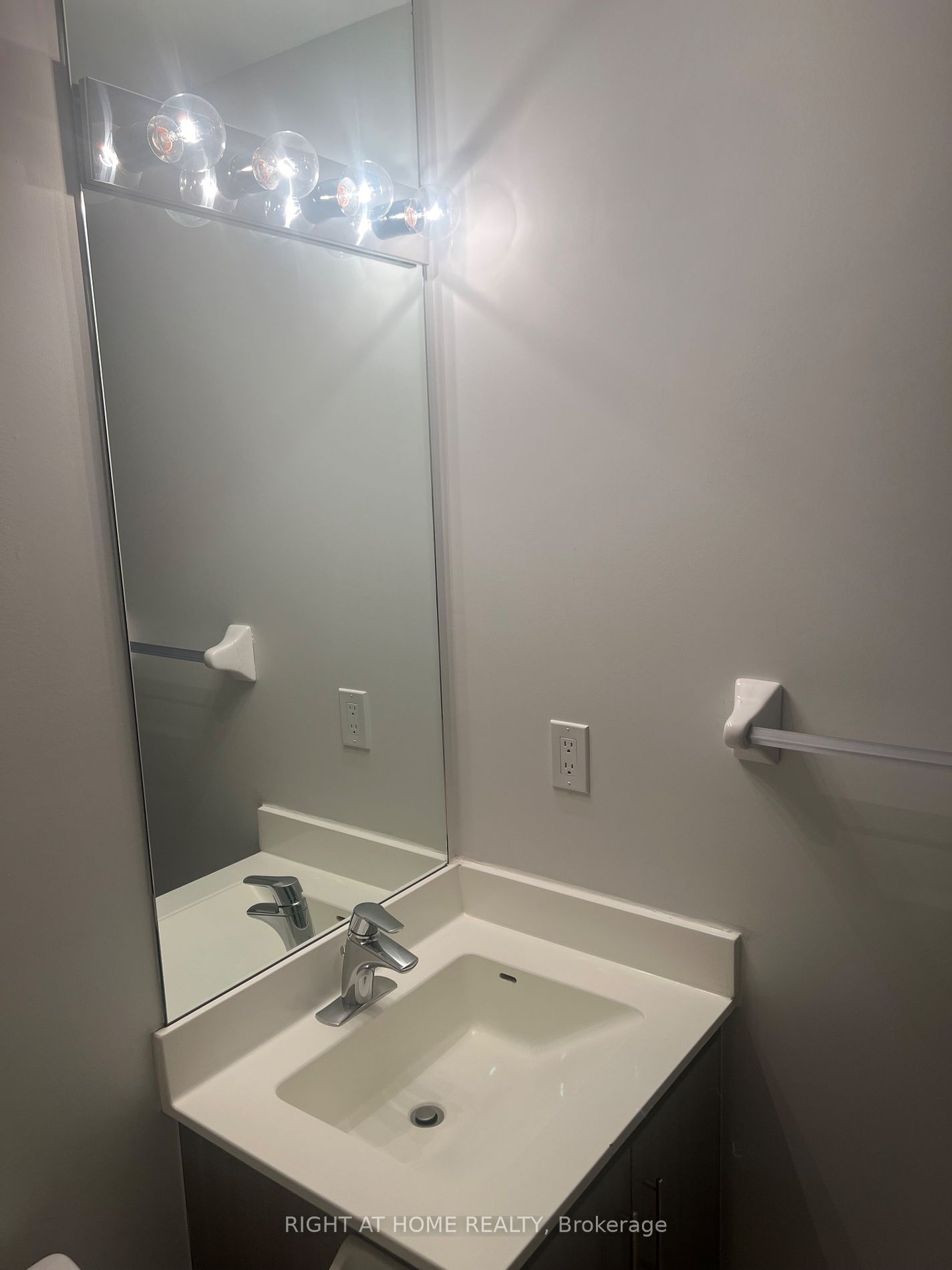 15 James Finlay Way 601