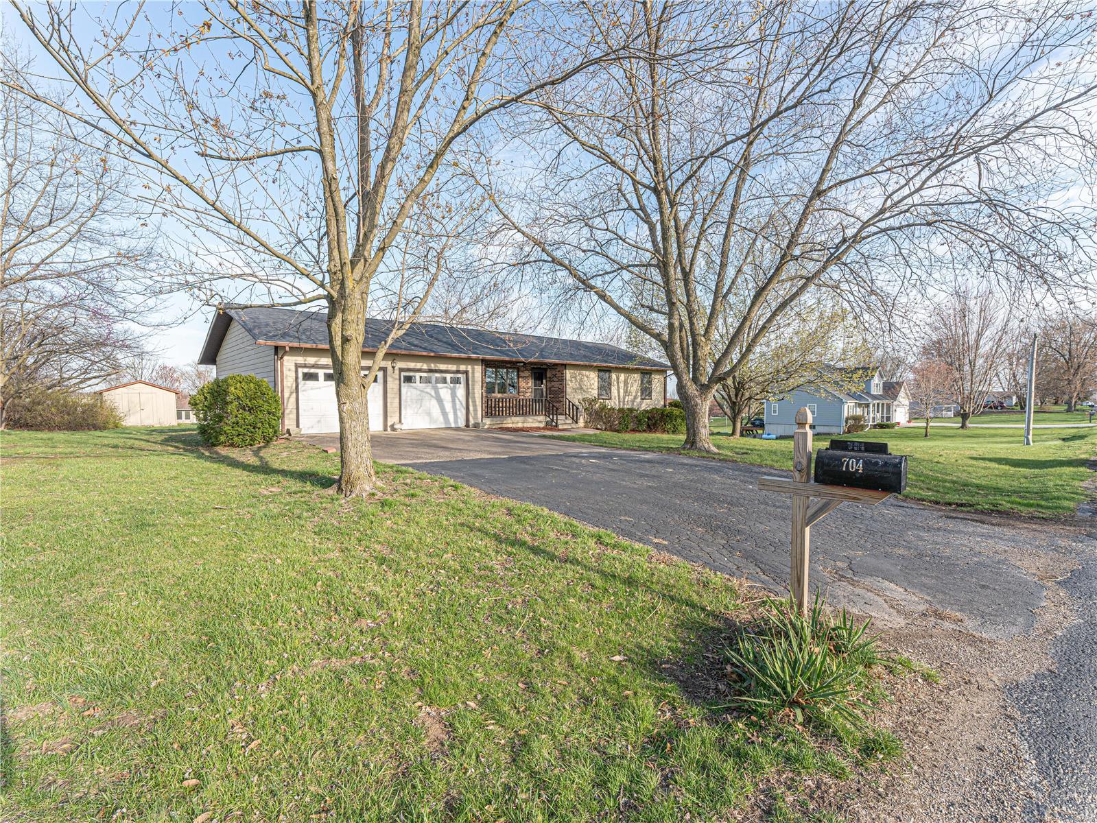 704 Lane Huntsville, Missouri 65259 24019323 New Melle