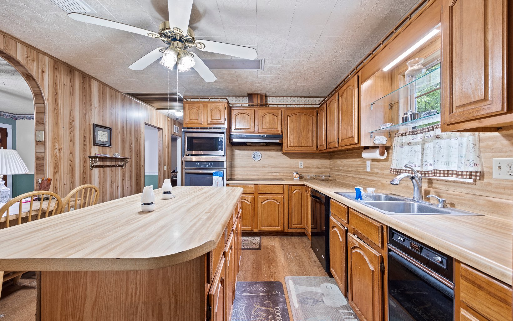 112 NE Rowan Rd