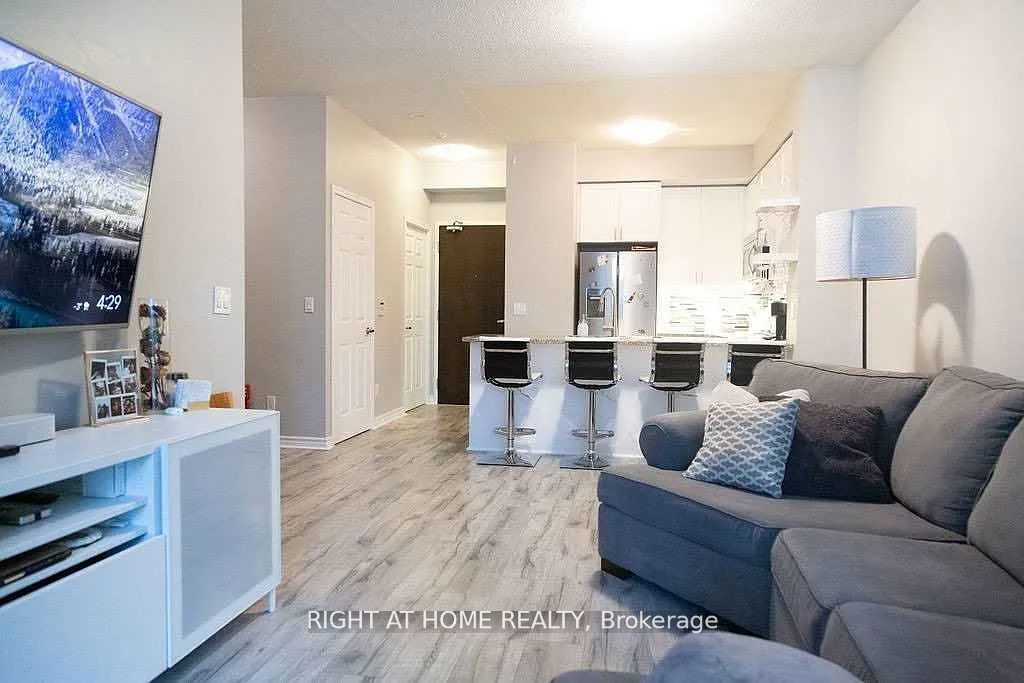 19 Grand Trunk Cres 305