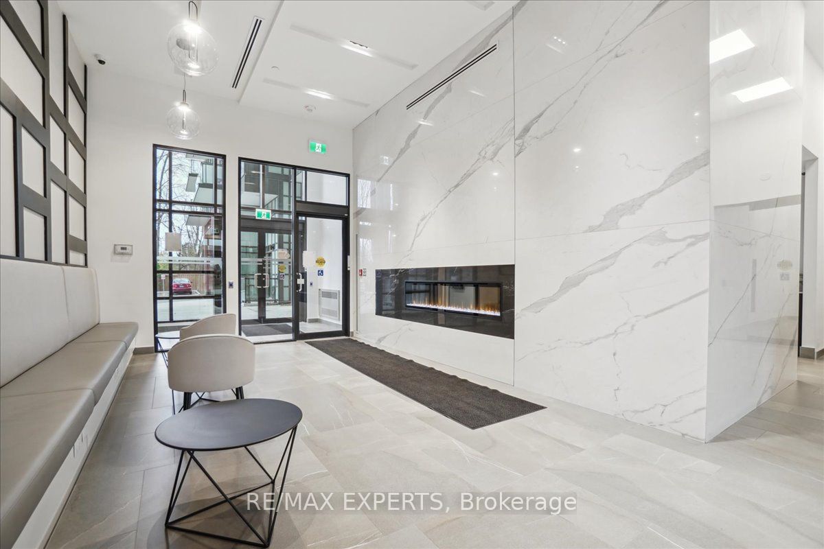 681 Yonge St 209