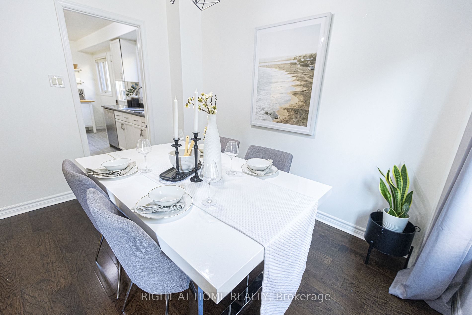 142 Maberley Cres