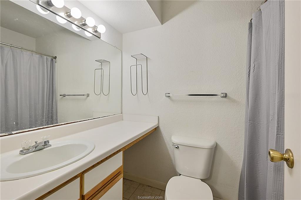 525 Southwest Parkway 303