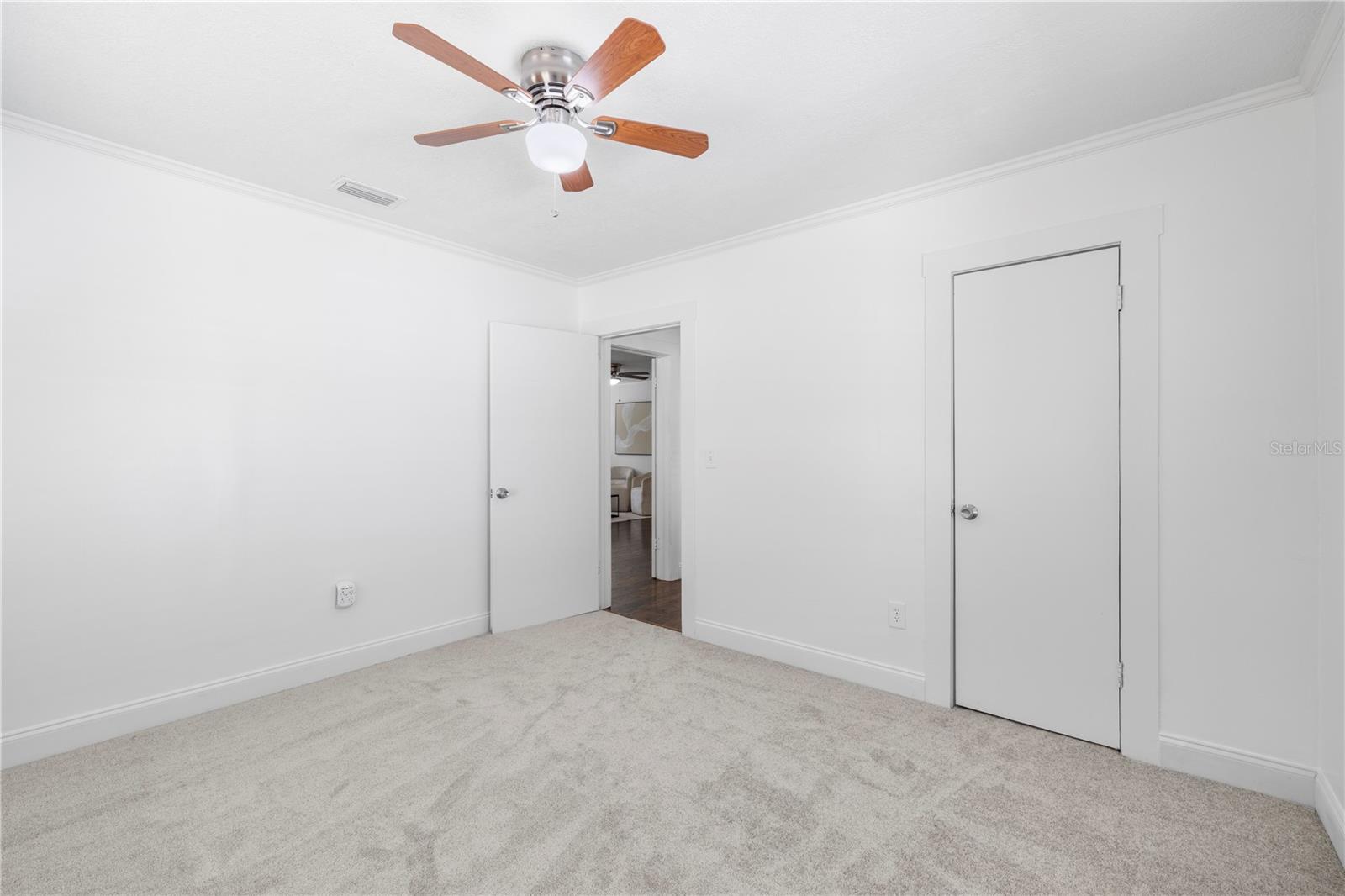 4009 N Seminole Avenue