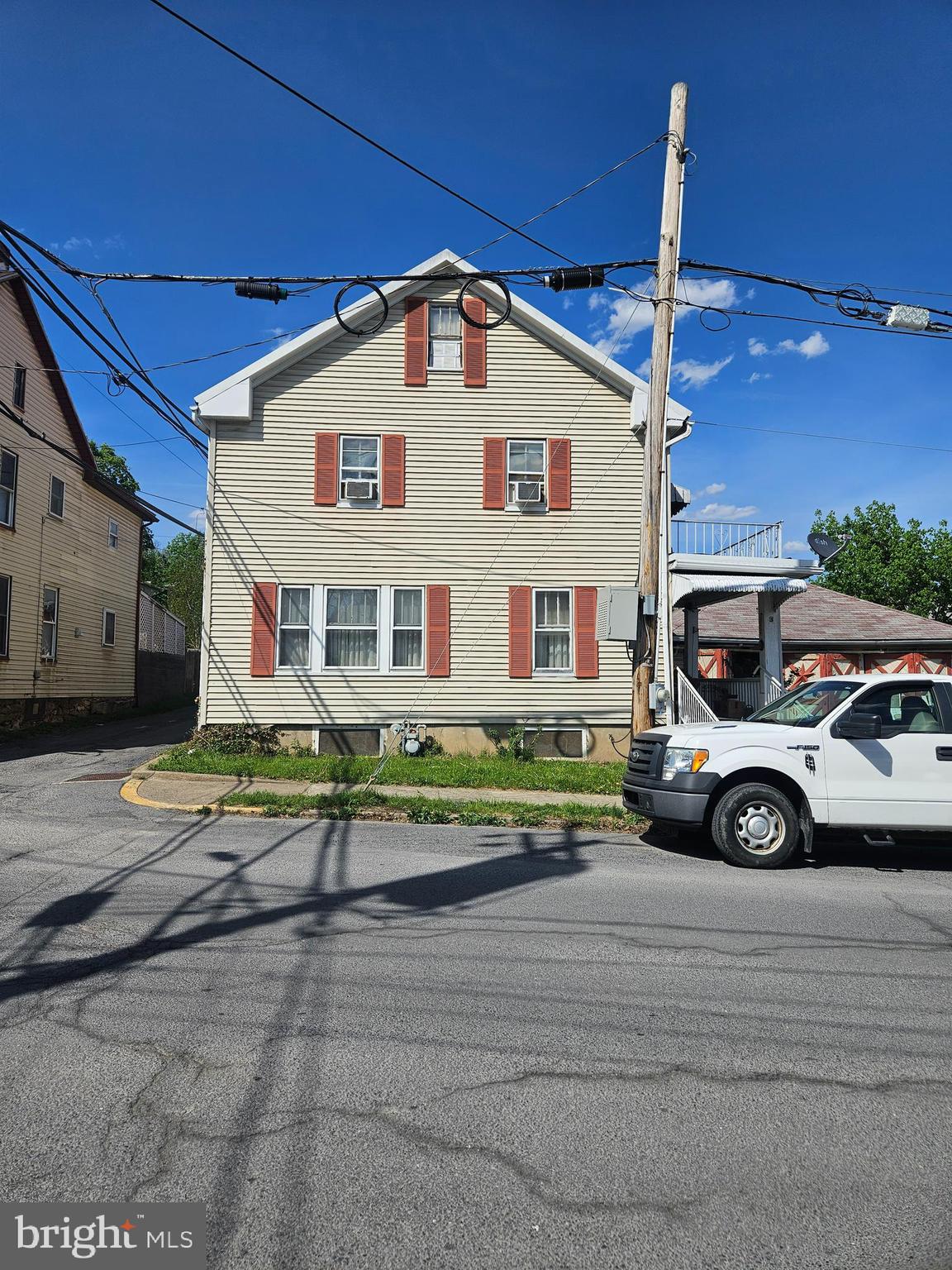 8 NPine St  