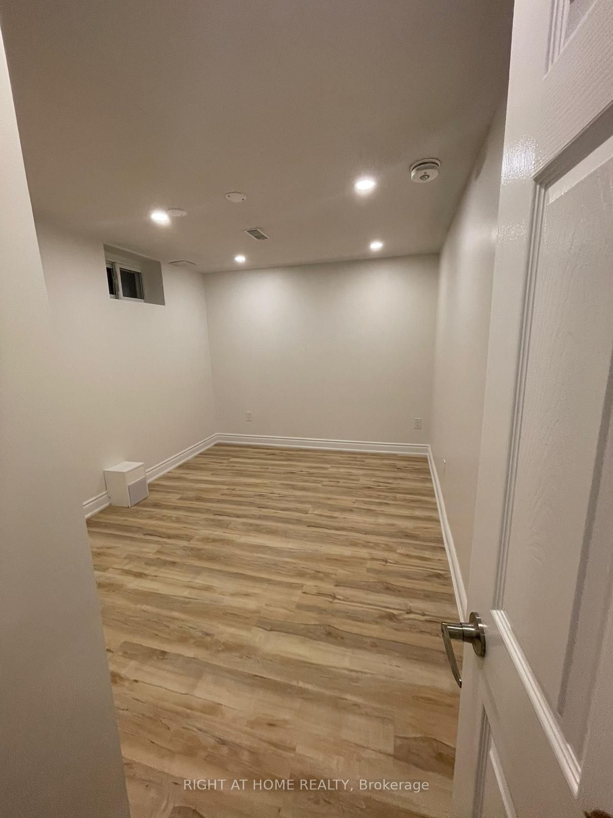 9 Mediterra Dr (Bsmnt)