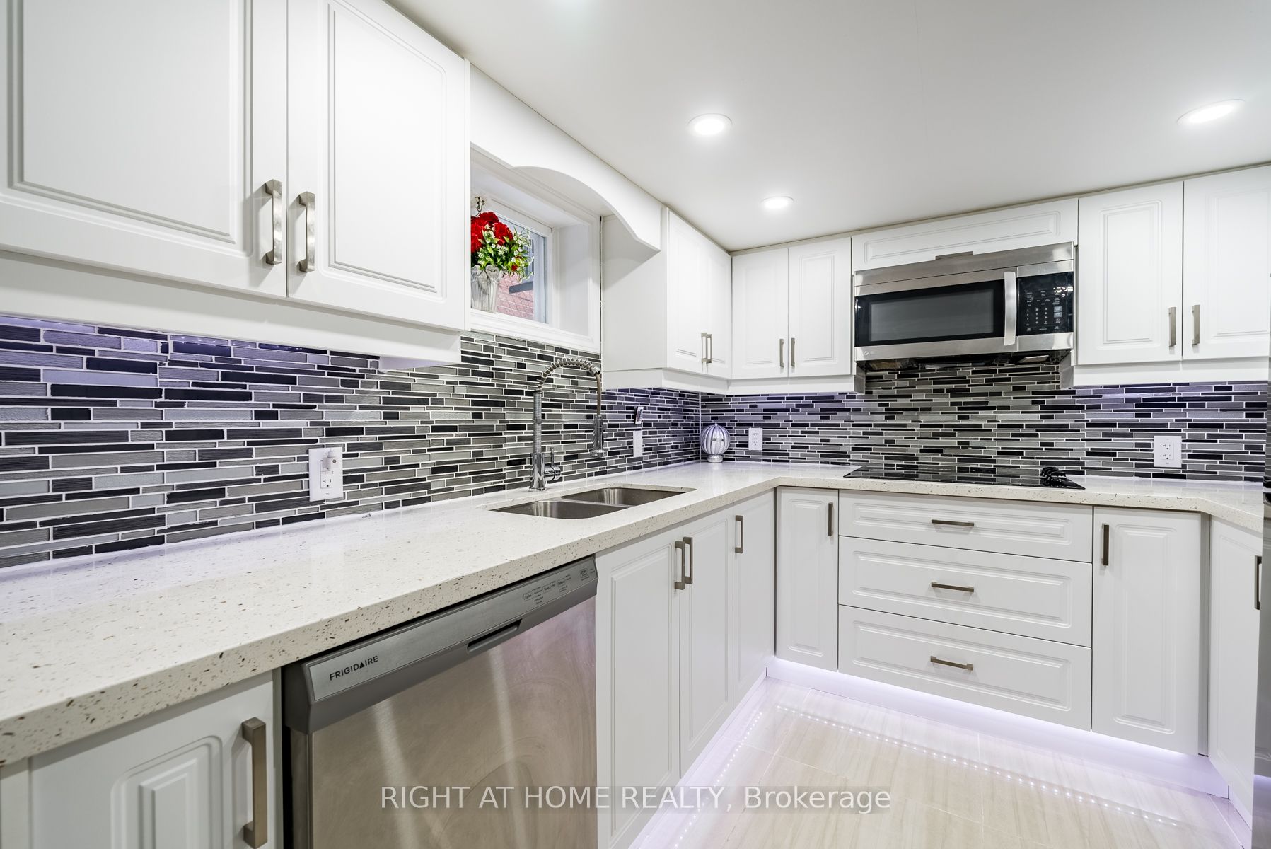 124 Guelph St