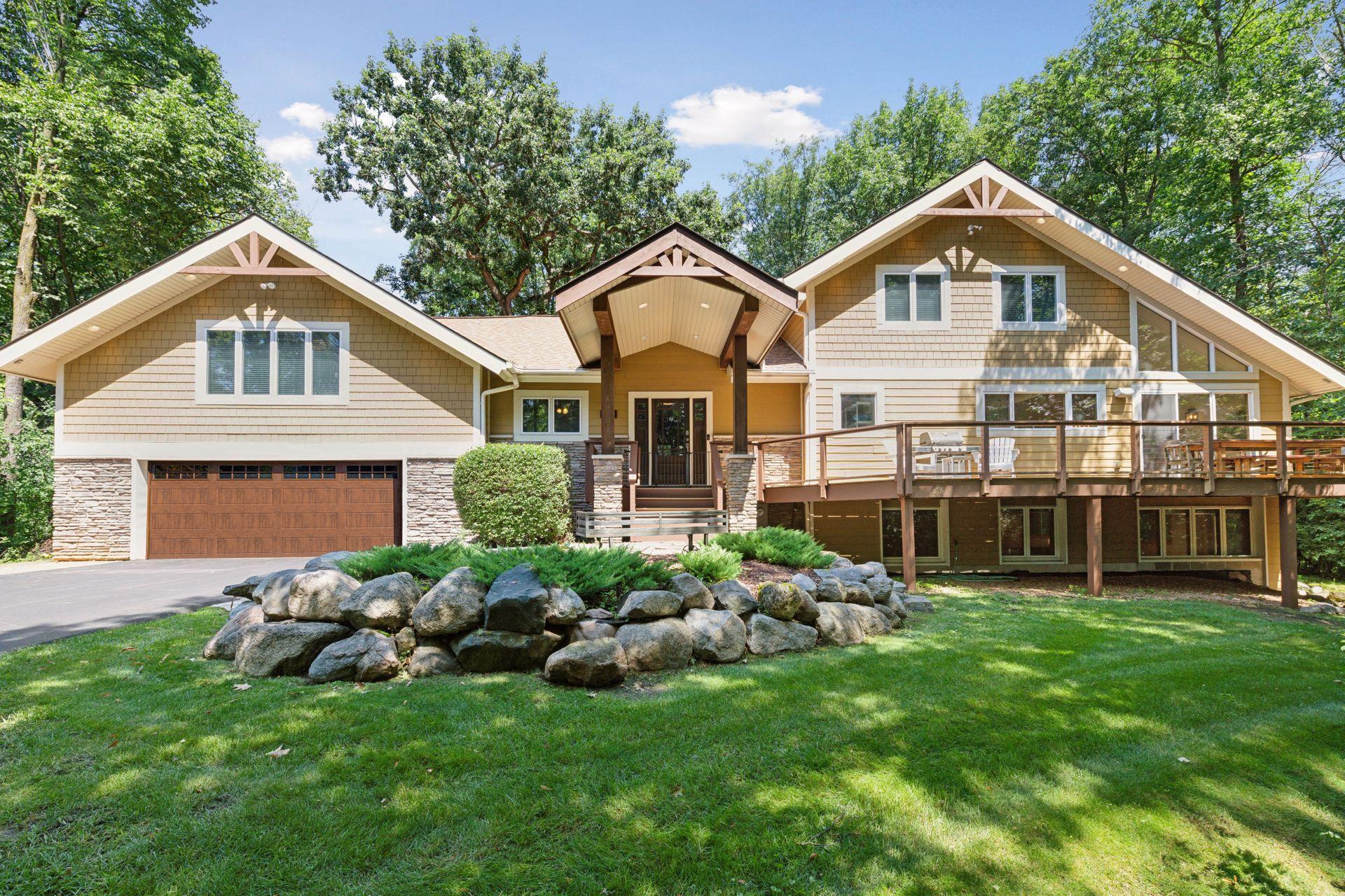 2413 Indian Road W