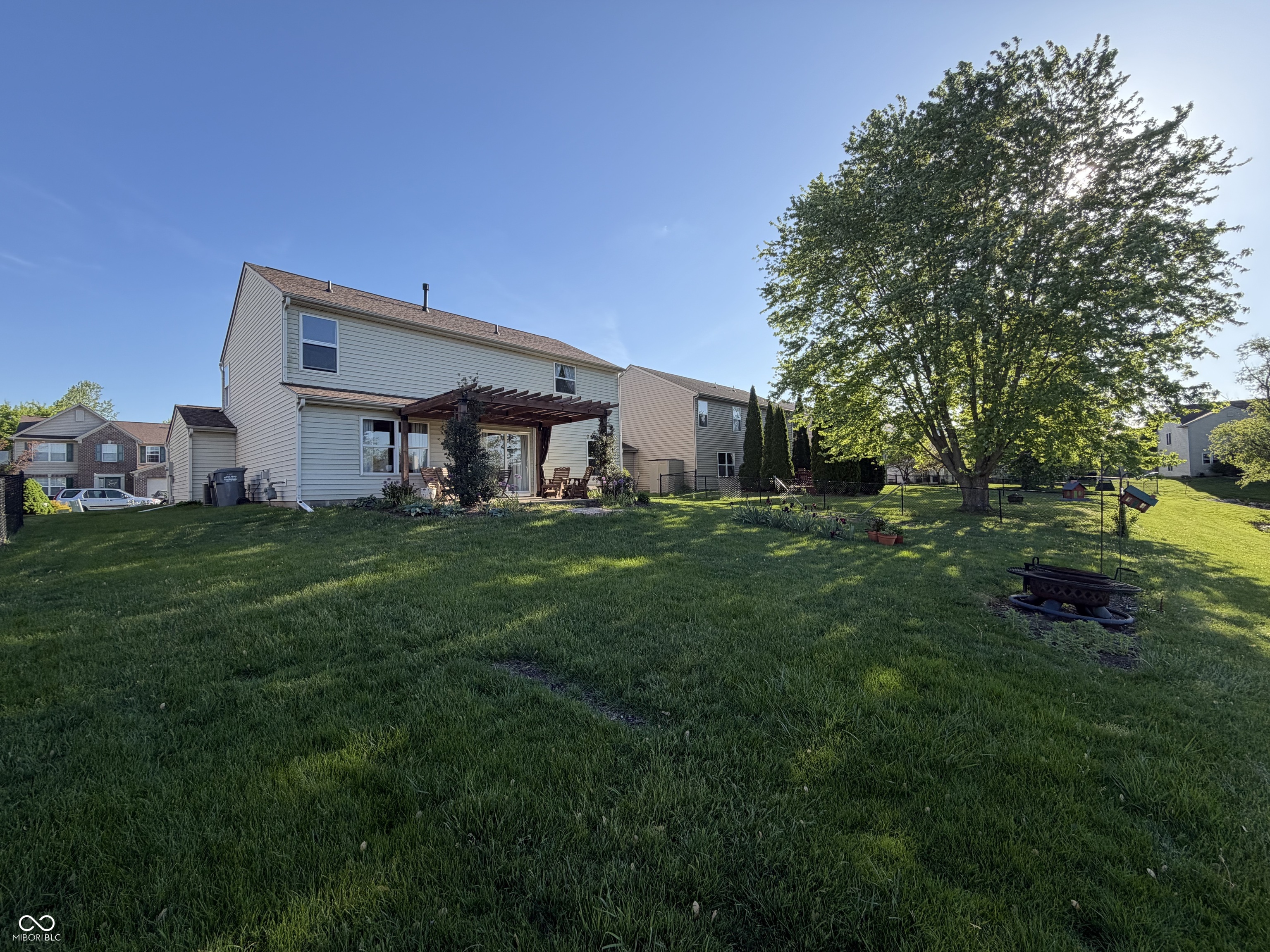 5752 Columbia Circle S