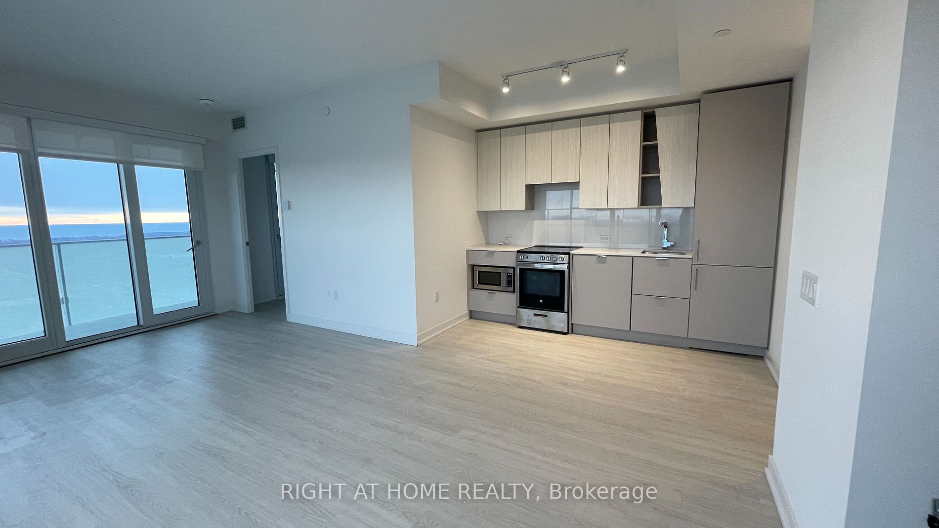 3883 Quartz Rd 4104