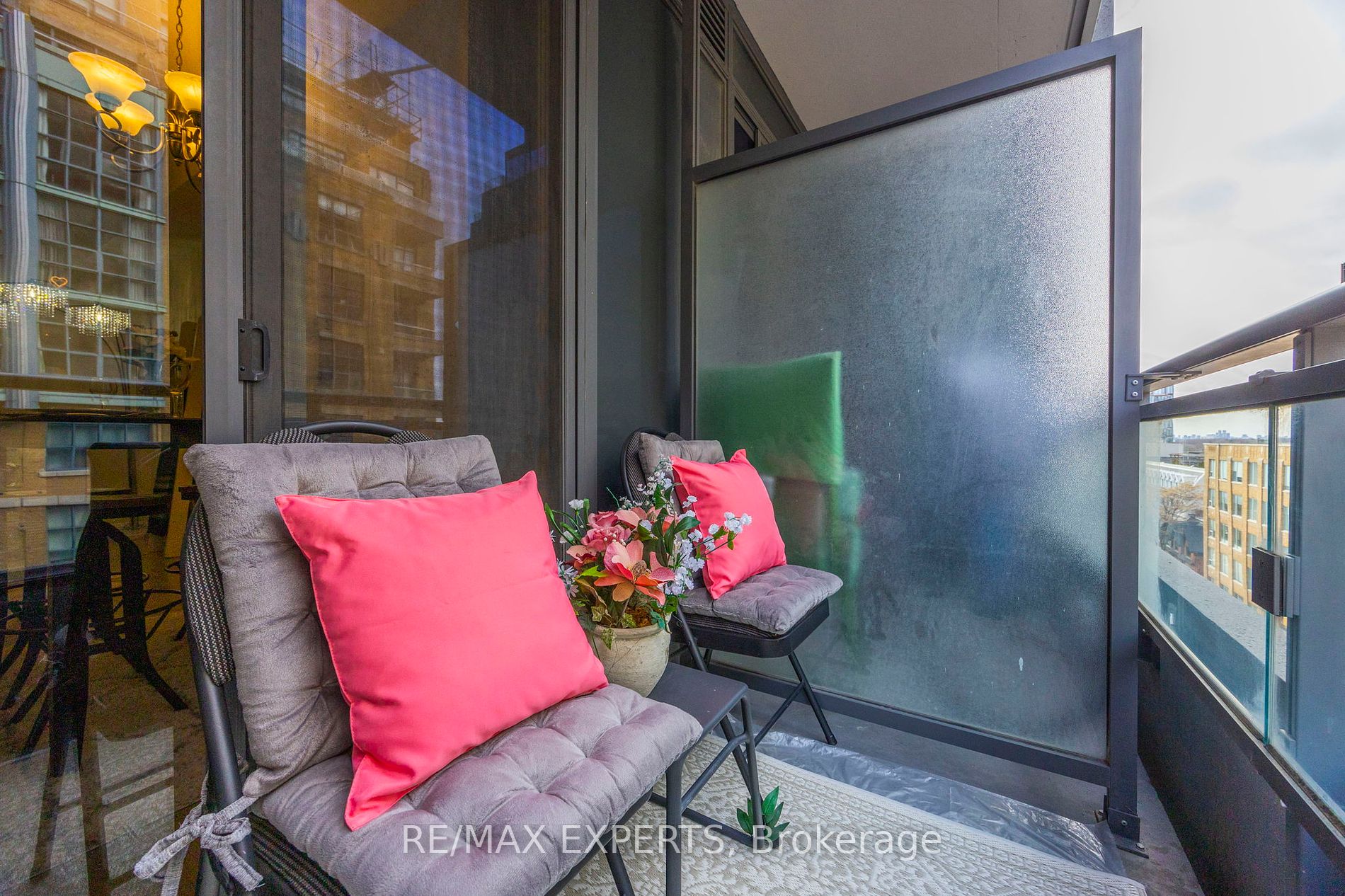 435 W Richmond St 802