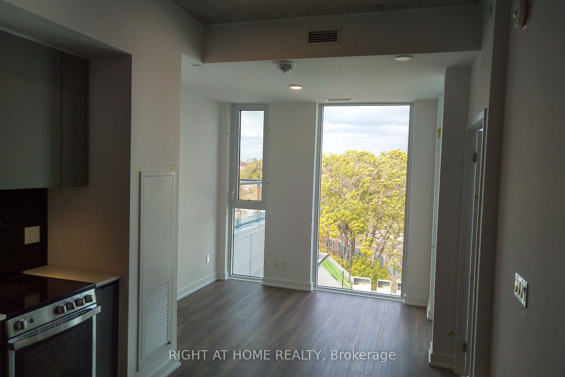 57 Brock Ave 514