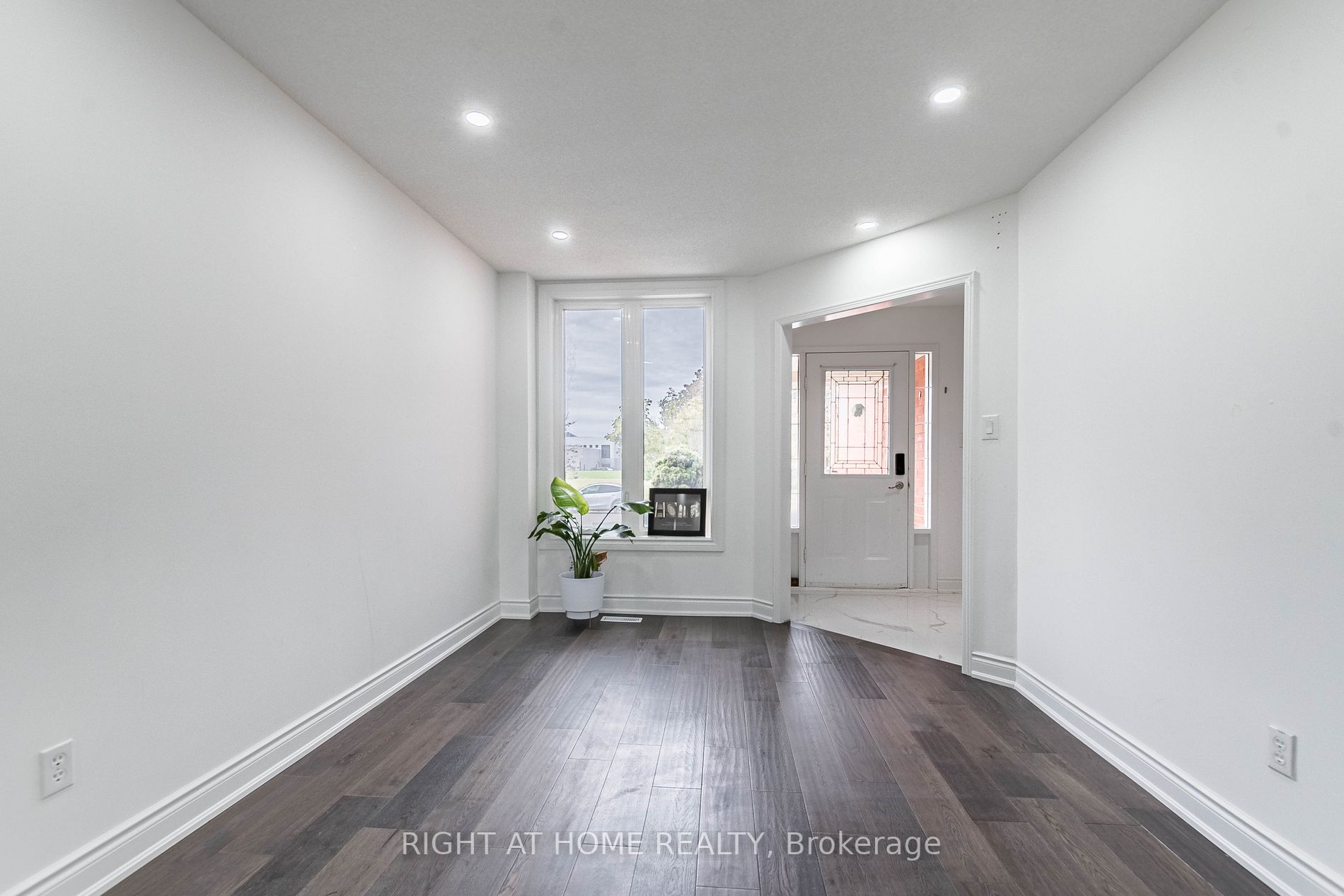 5579 Whitehorn Ave Upper