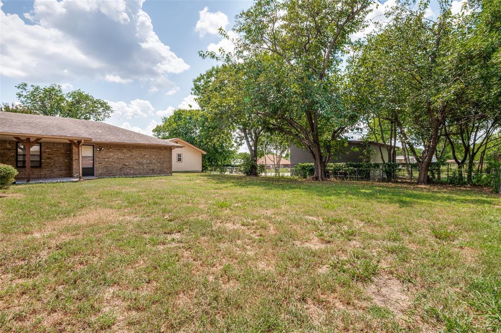 405 Shadowwood Trail