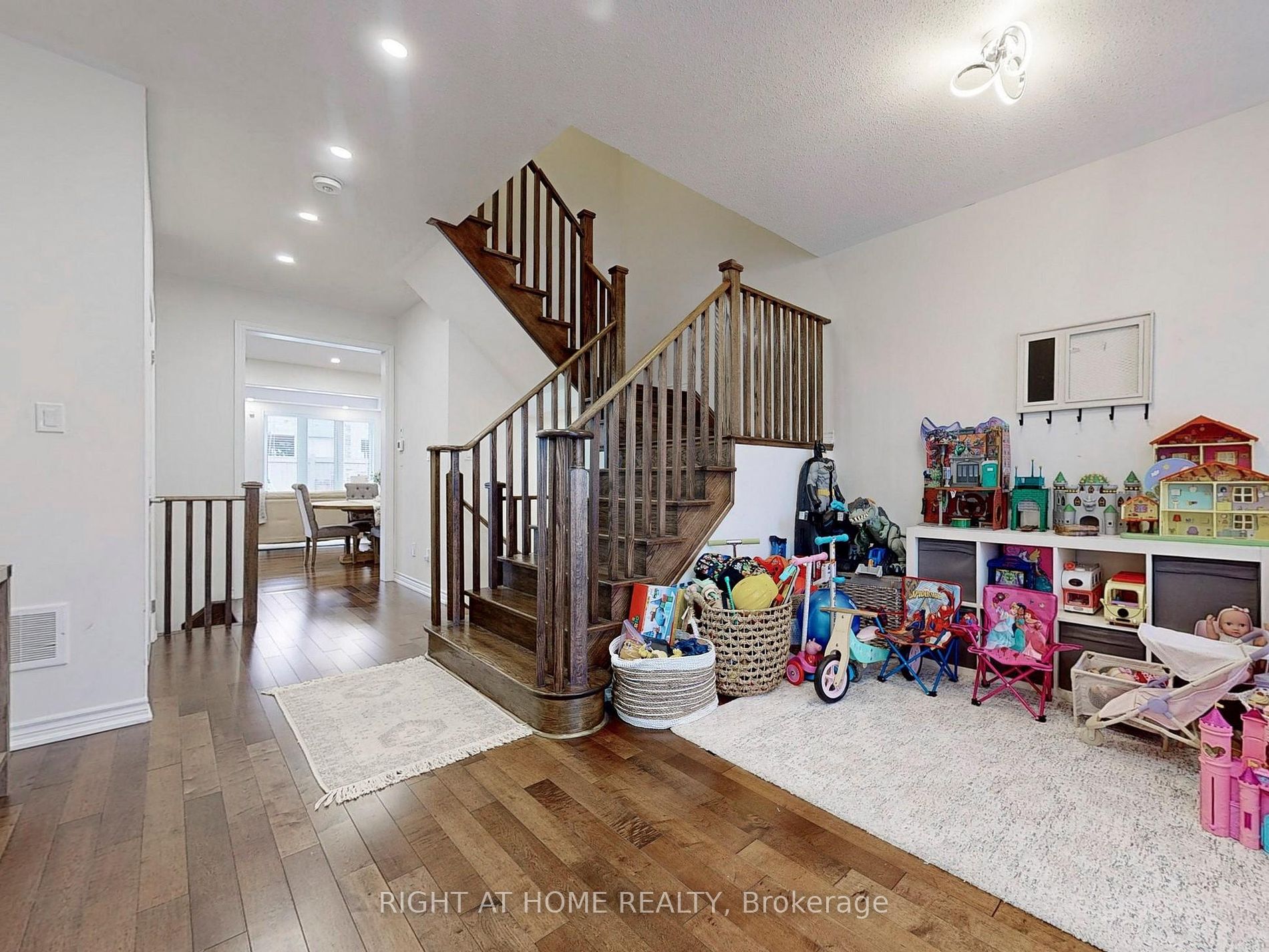 71 Mondial Cres