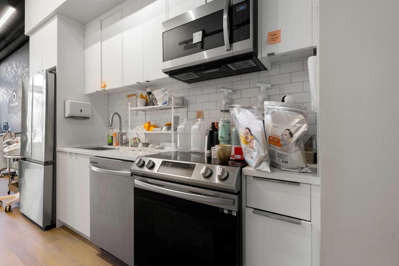 4539 Bowness Road NW