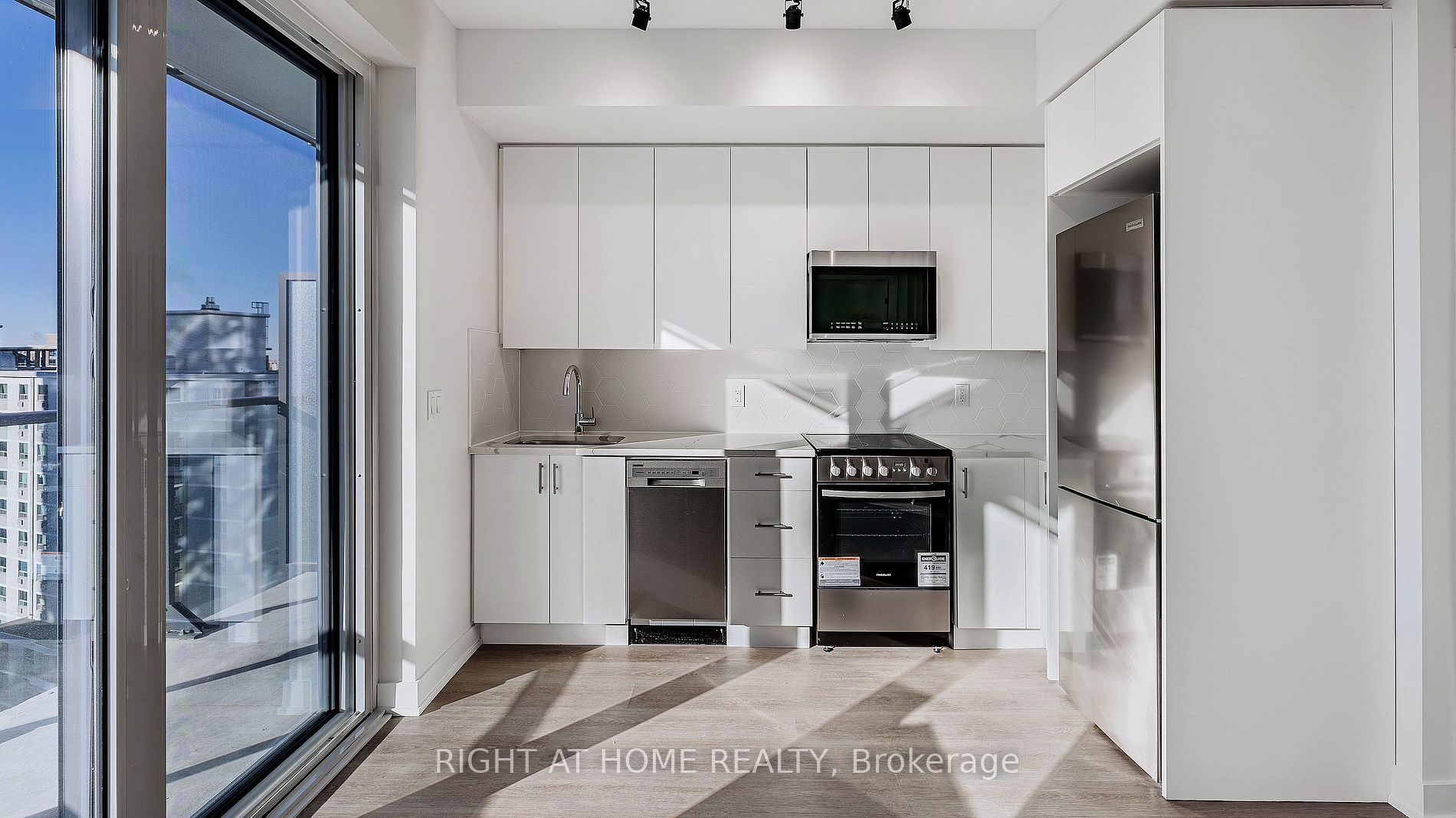 15 Ellerslie Ave 1603