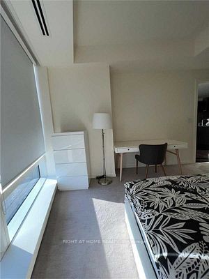 180 University Ave 4102