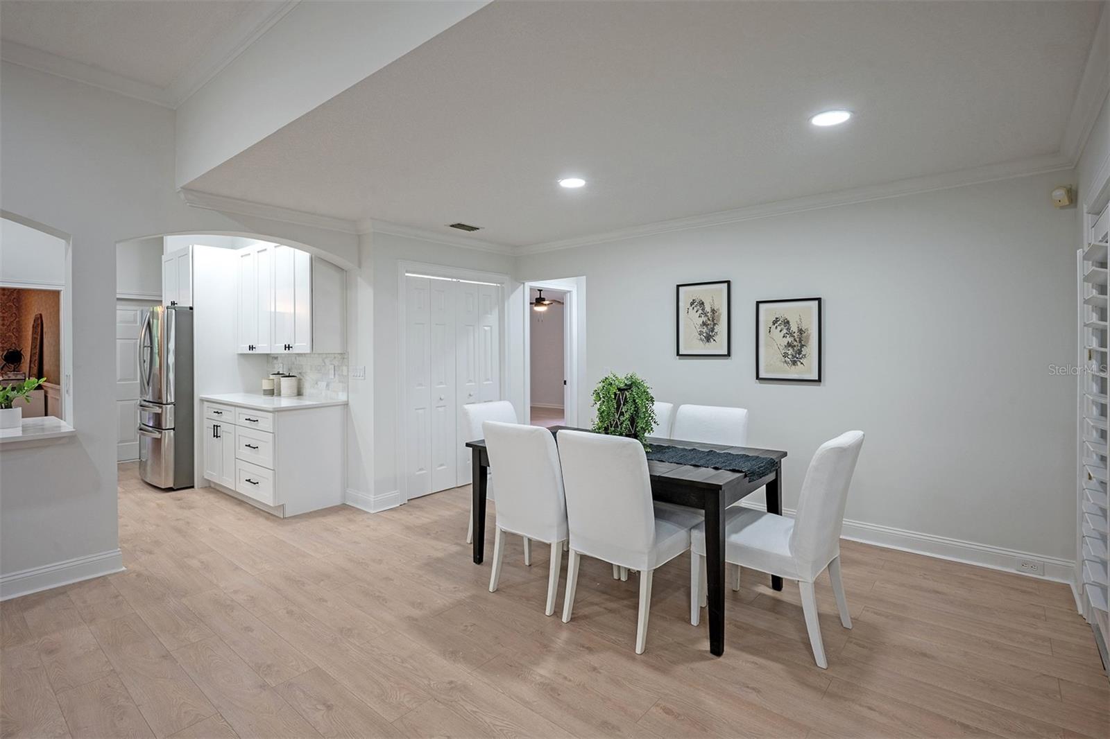 13726 Windsor Crown Court W