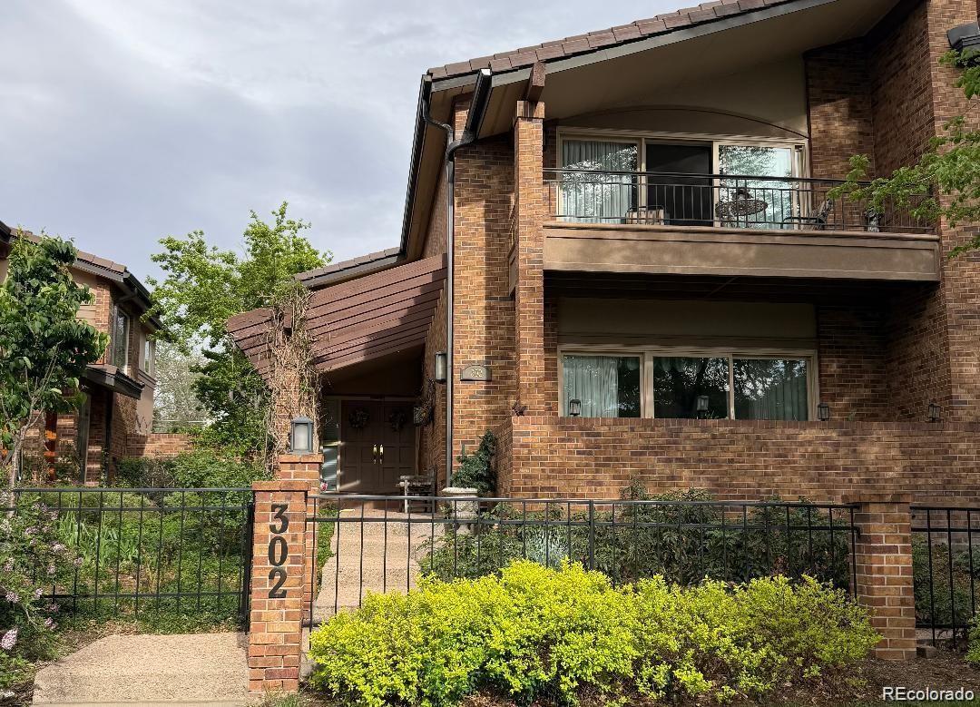 This Cherry Creek townhome is located on one of the best streets in Denver’s most coveted neighborhoods. The residence has 4 very spacious bedrooms and 4 bathrooms, with NO HOA. Designed for comfortable living, it has an extra wide floorplan which is a very rare find in the area. It includes beautiful hardwood floors, high ceilings, tons of sunlight, attached 2 car garage, and fabulous outdoor spaces. This townhome has exceptional character and is a great opportunity with endless possibilities to add your own personality and modern changes. Situated in the heart of Cherry Creek, renowned for its premier shopping, dining, walkability, and proximity to downtown Denver, this location is consistently among the city’s most desirable.