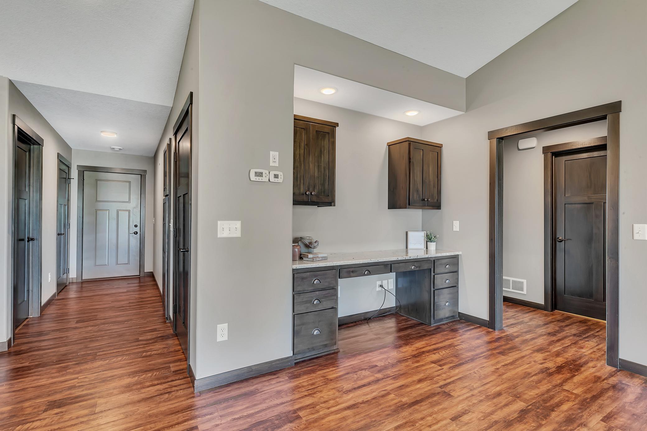 1914 Sandstone Loop S