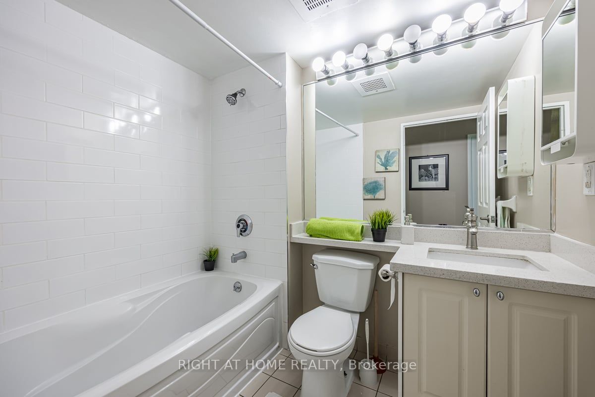 18 Lee Centre Dr 501