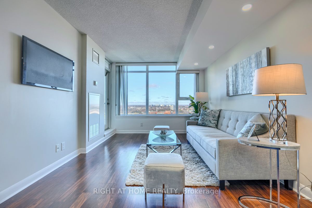 25 Town Centre Crt 2611