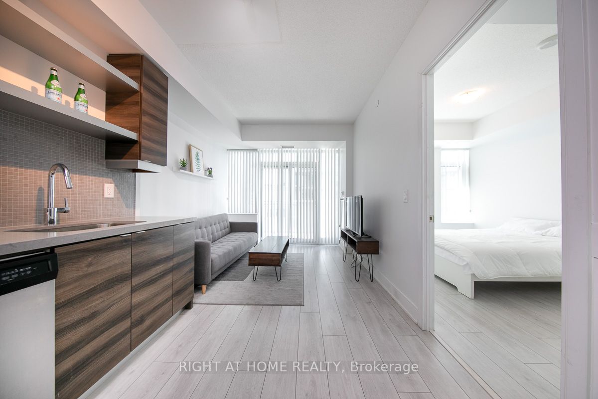 525 W Adelaide St 932