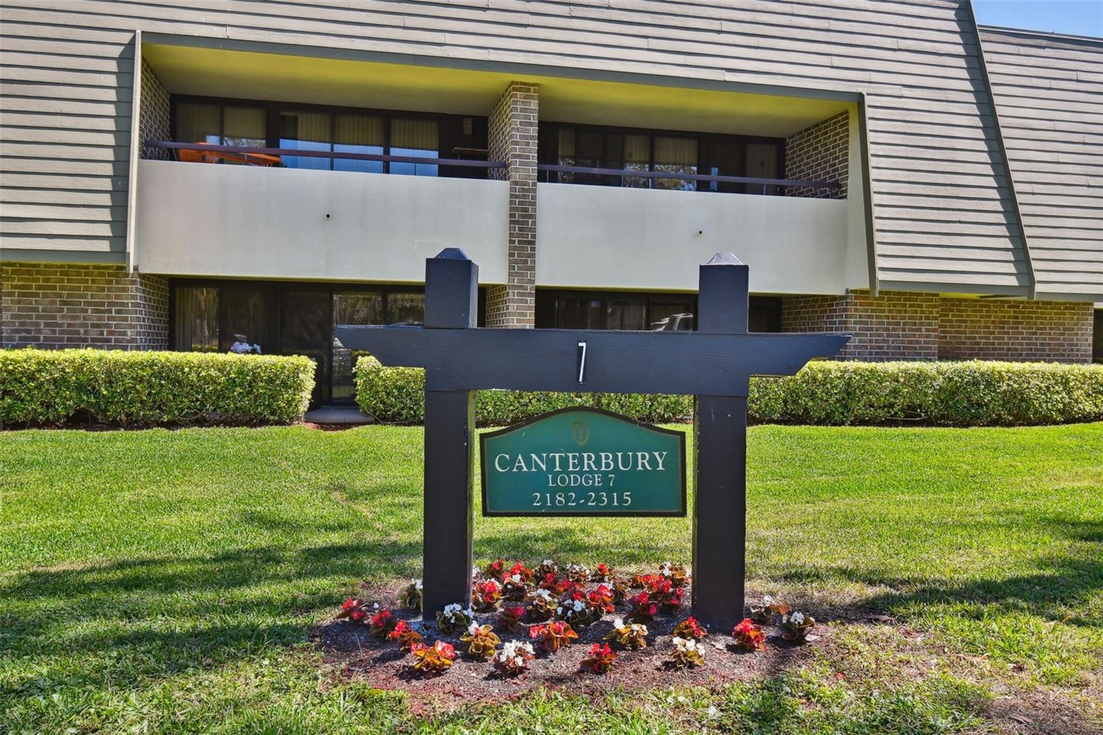 Executive Suite “A1” Unit - All the conveniences can be noted in this condominium.  
Ground floor entry, coin-less laundry facilities down the hall, newer furnishings, newer appliances. The perfect vacation escape.  Easy to maintain/lock it up and leave or upgrade it to the Optional Rental Program with a Rental Pool Full Golf Membership (inquires welcome).   Steps from the beautiful Island swimming pool, hot tub, Clubhouse and Turnberry Pub.  A Resort lifestyle is awaiting.
Several levels of club memberships are available for purchase to participate in the Innisbrook amenities. Innisbrook condo owners have the option to participate in the Resort’s optional Rental Pool program (condos in lodges 1-24 only). 
Situated on 800 wooded acres of rolling hills and 70 acres of lakes, Innisbrook, A Salamander Golf and Spa Resort is located just 25 minutes from Tampa International Airport. Innisbrook features sixty-three holes of golf, including the PGA’s Valspar Championship Copperhead course, 280 spacious guest suites and rooms, 5 restaurants and 3 bars including the FAIRWAYS COFFEE AND WINE BAR featuring STARBUCKS coffee, 10 Har-Tru TENNIS courts, 4 Hard-court PICKLEBALL Courts, 3 Indoor RACQUETBALL courts, a full-service Salamander SPA with 12 treatment rooms and Fitness Center, 6 Swimming POOL Complexes, and 2 Conference halls.