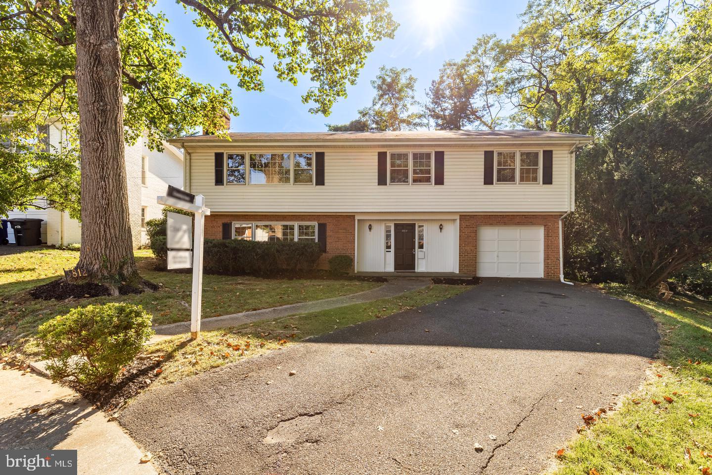 3812 N Ridgeview Road