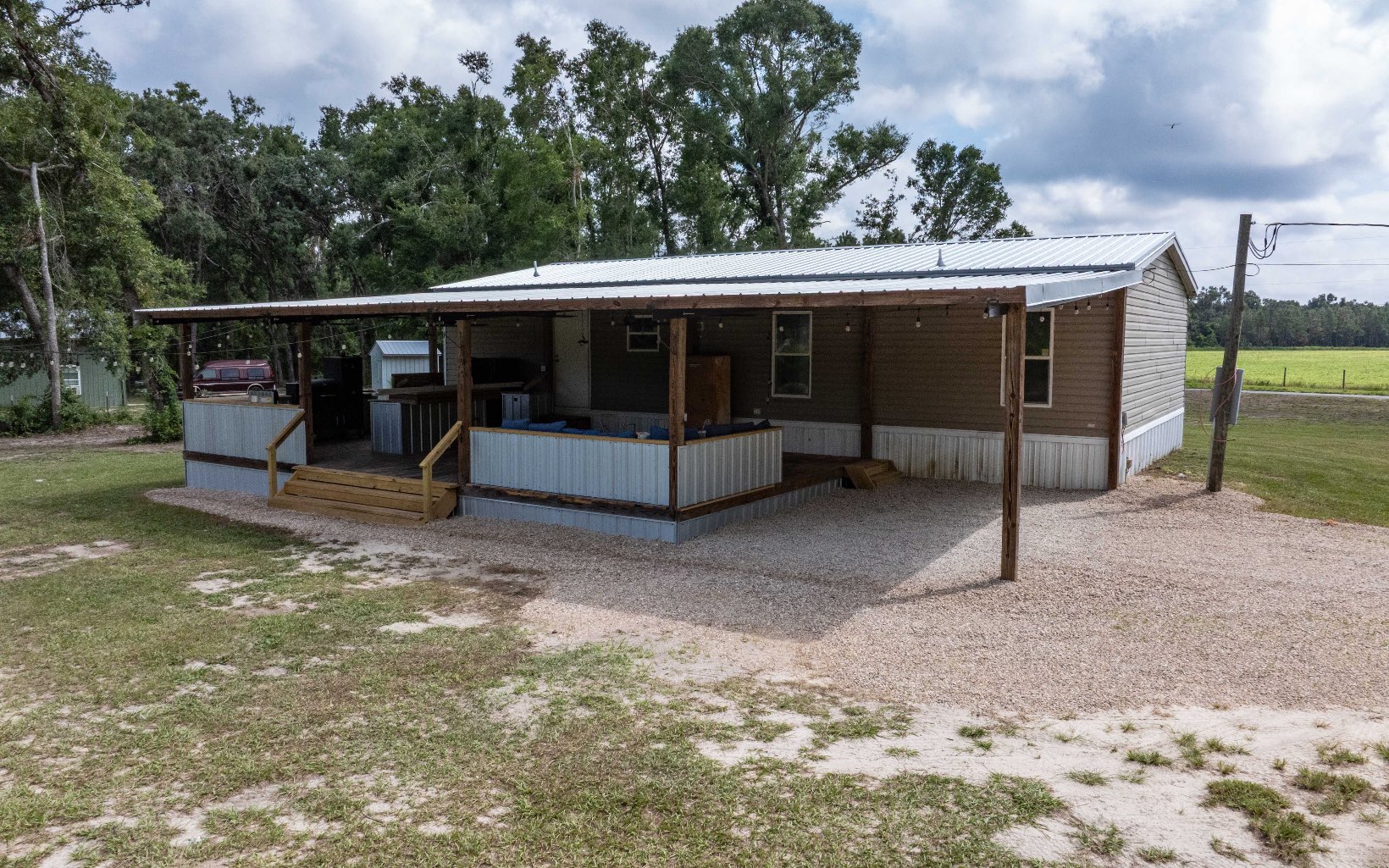 1935 NE Shady Oaks Rd