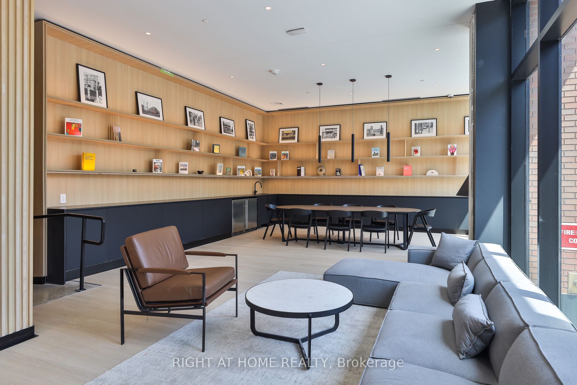 2720 W Dundas St 512