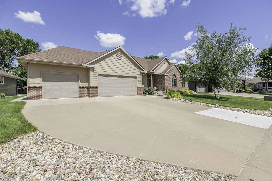 2706 Lakeview Drive, Yankton, SD