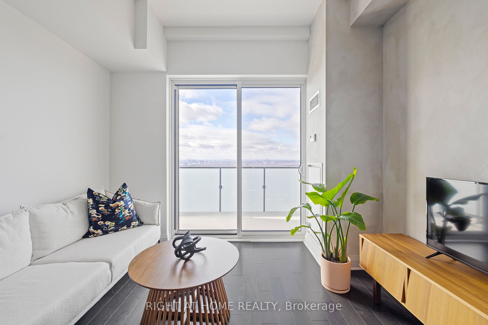 1080 Bay St 5203