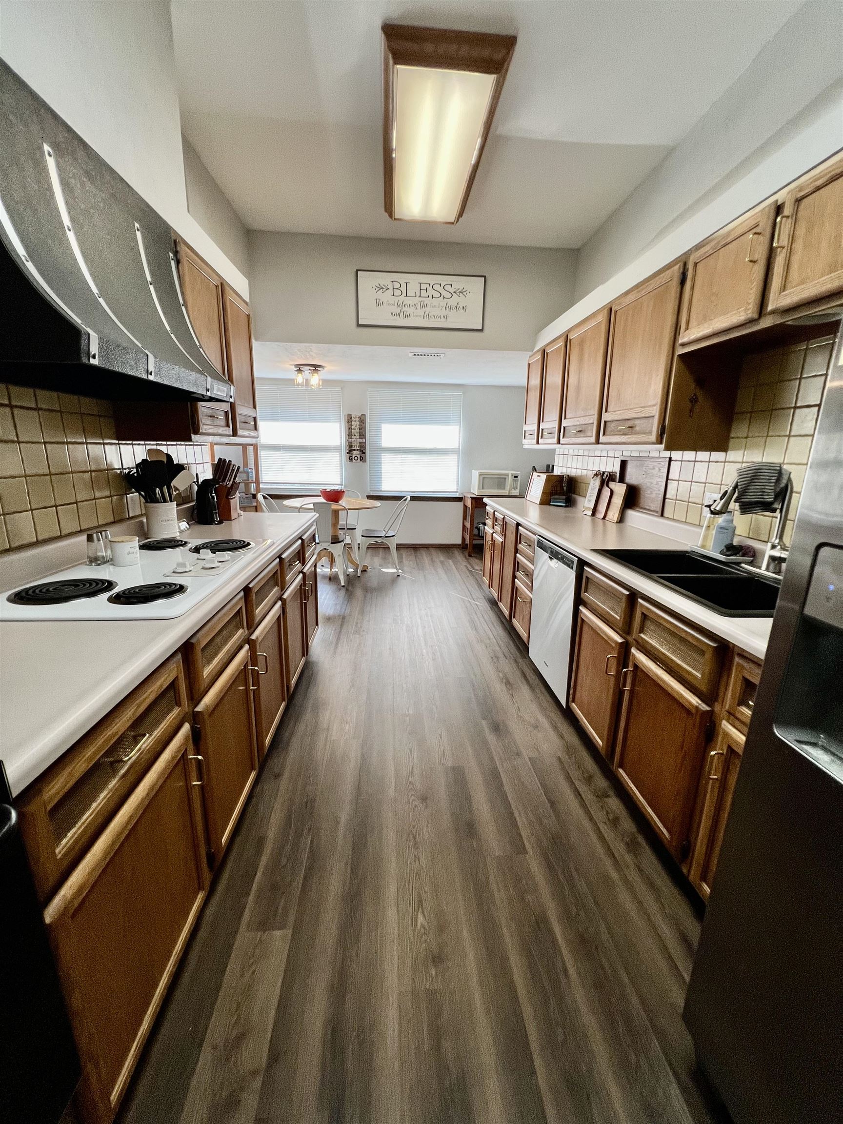 1402 E Madison
