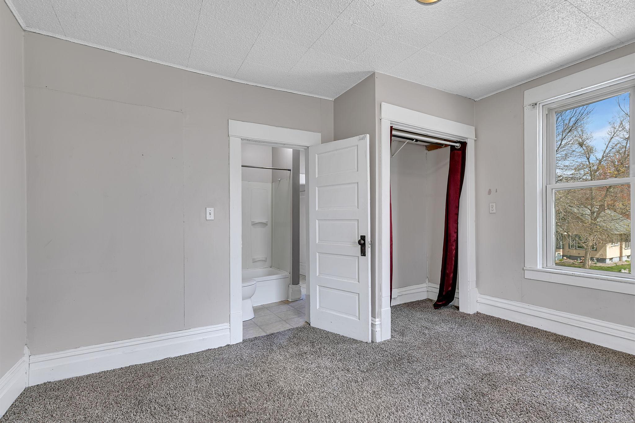 215 3rd Avenue NE